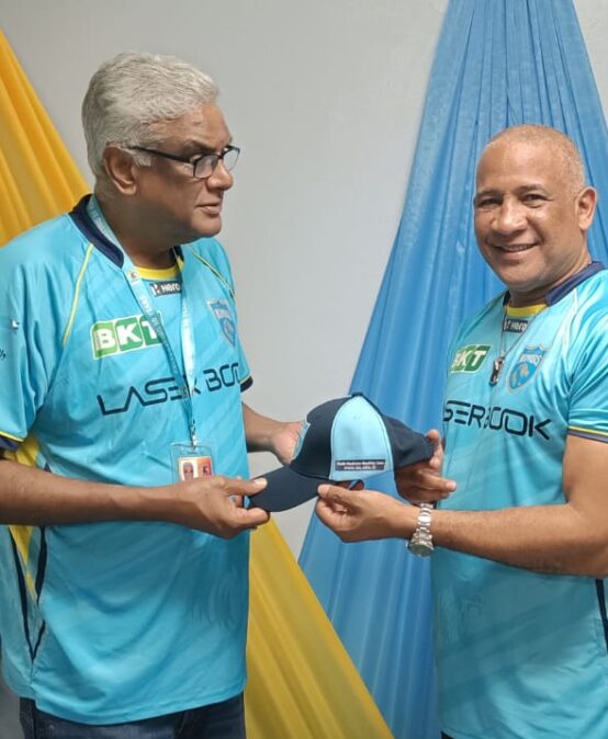 Deputy PM receives cricket caps representing IAUCOM